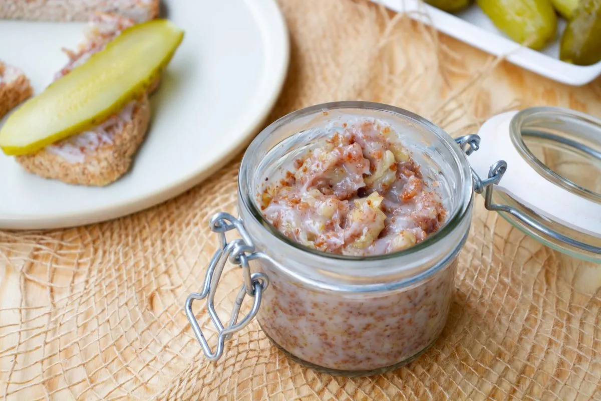 Jak zrobić smalec ze słoniny z cebulą - proste kroki i smaczne triki