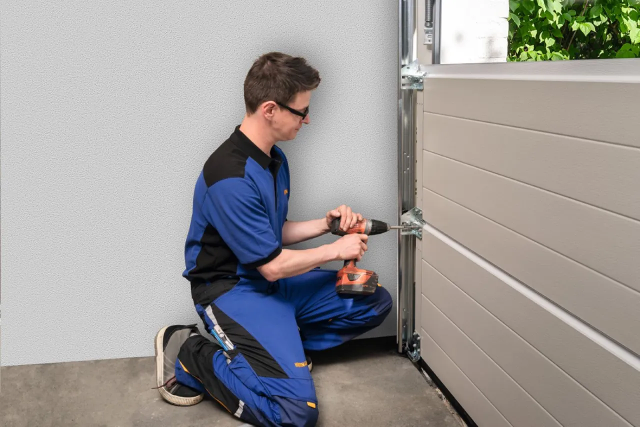 Ile kosztuje montaż bramy garażowej? Sprawdź ceny i porady