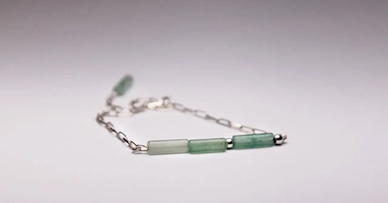 Kolory bransoletek i ich znaczenie w walce z chorobami - co musisz wiedzieć