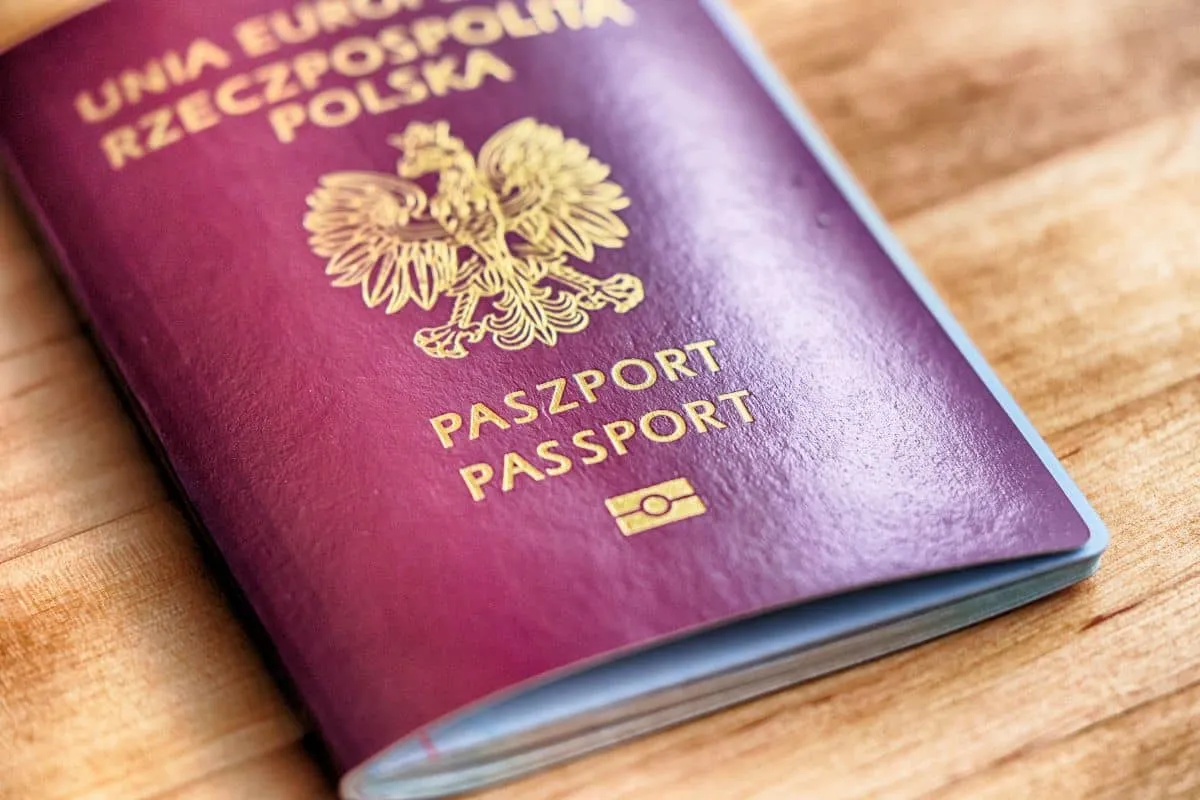 Jak wygląda paszport biometryczny i czym różni się od tradycyjnego?