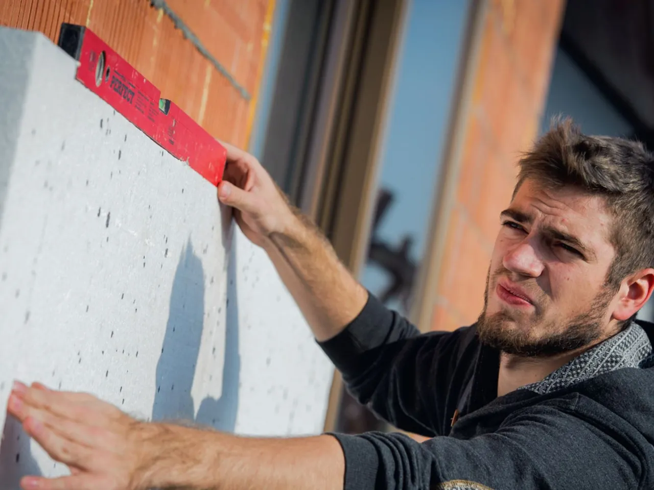 Ile kosztuje metr kwadratowy ocieplenia budynku? Sprawdź ceny i materiały