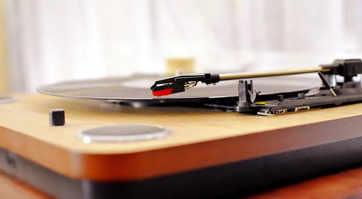 Gramofon jaki wybrać – najlepsze modele dla każdego poziomu zaawansowania