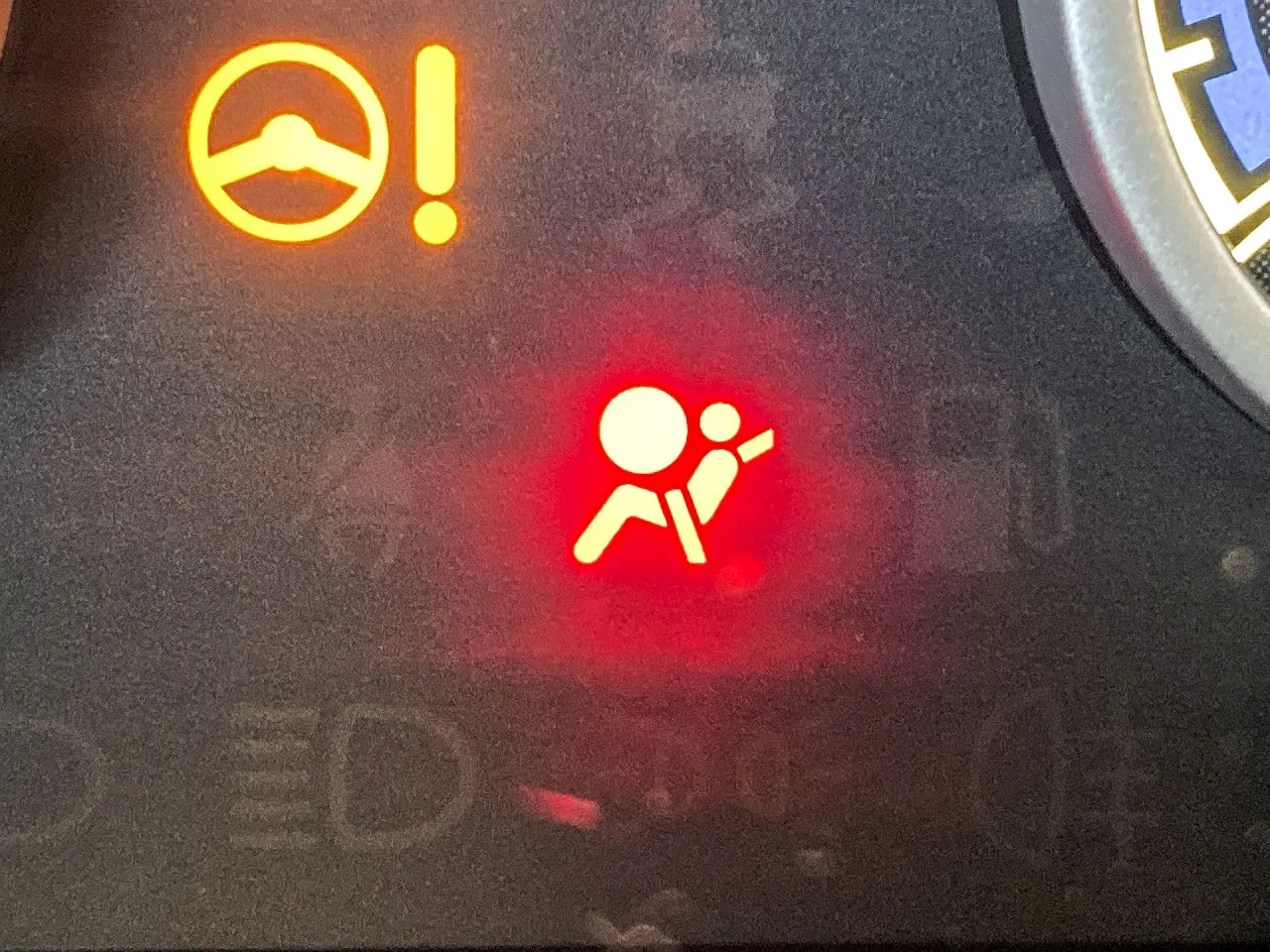 4 groźne awarie czujnika poduszki powietrznej. Życie zagrożone?