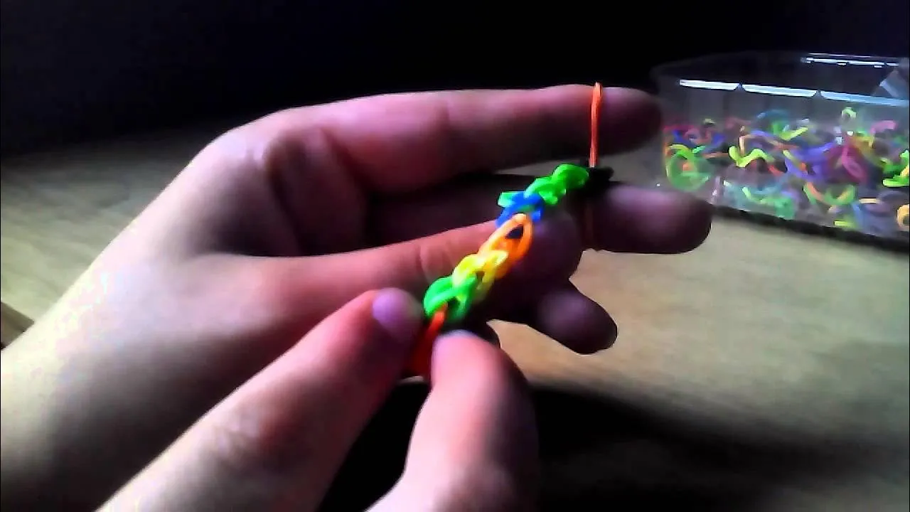 Jak zrobić bransoletkę z gumek na palcach – łatwy sposób na kreatywność