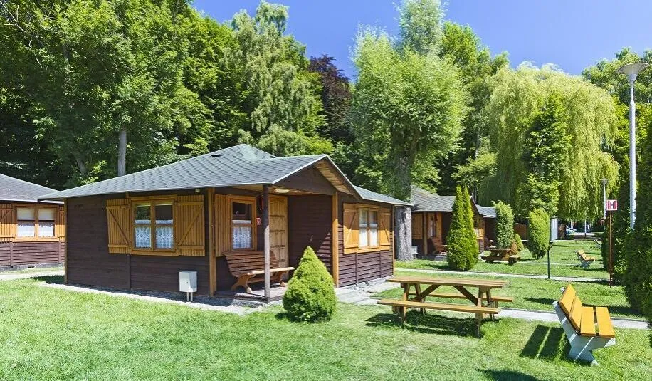 Ile kosztuje nocleg nad morzem? Poznaj ceny i oszczędzaj na wakacjach