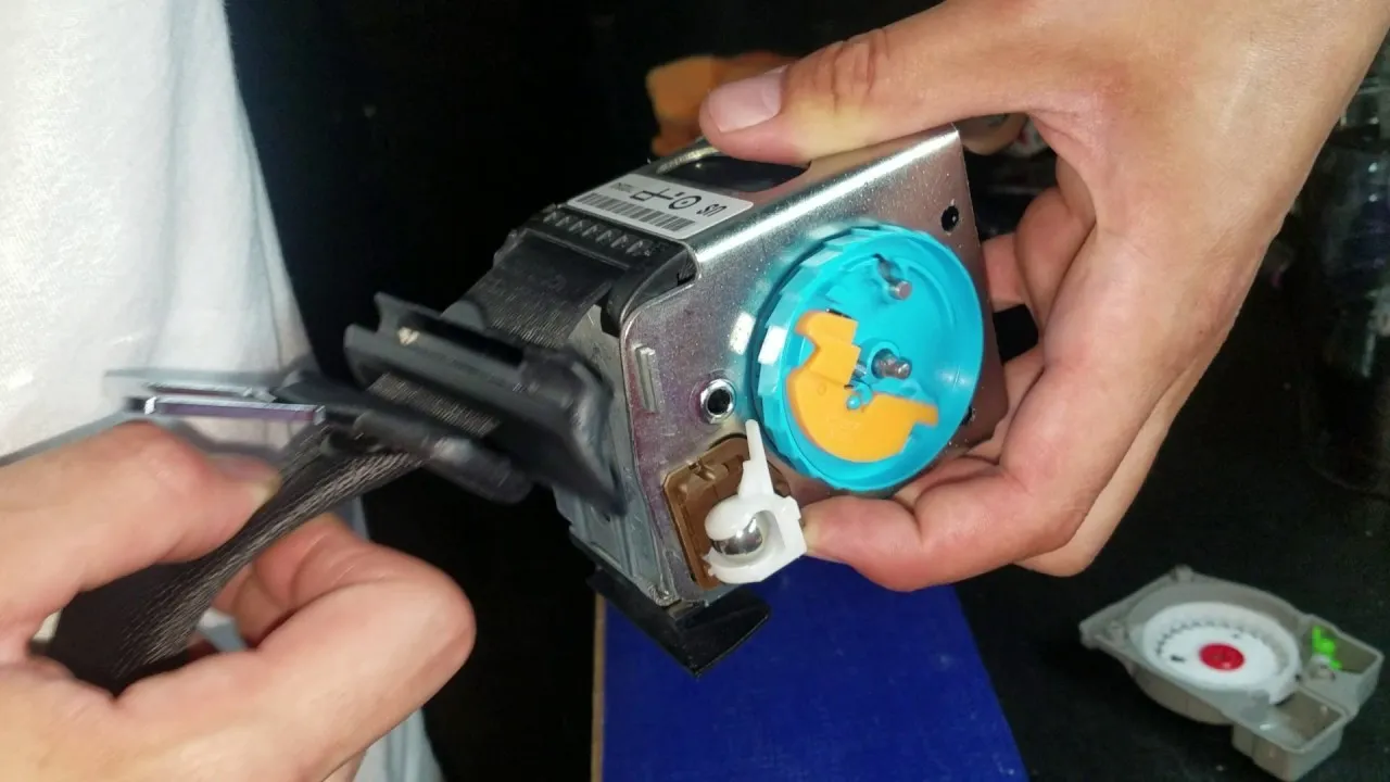 Jak odblokować pasy bezpieczeństwa po wypadku – uniknij niebezpieczeństwa!