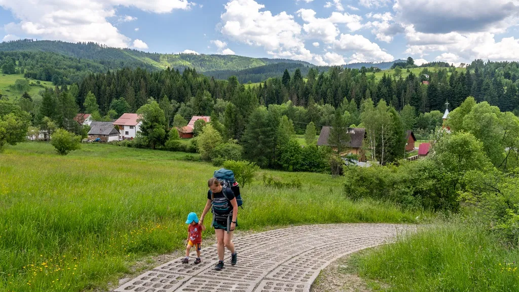 Najlepsze szlaki na Krawców Wierch - odkryj piękno Beskidu Żywieckiego