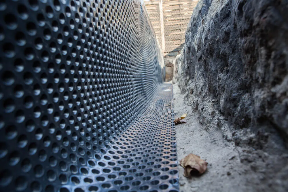 Czym izolować fundamenty, aby uniknąć kosztownych problemów?