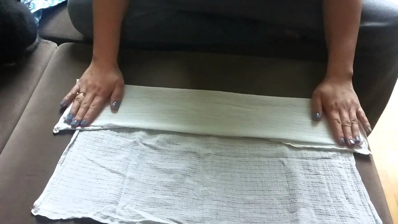 Jak zakładać pieluchę tetrową na bioderka, aby zapewnić komfort dziecku