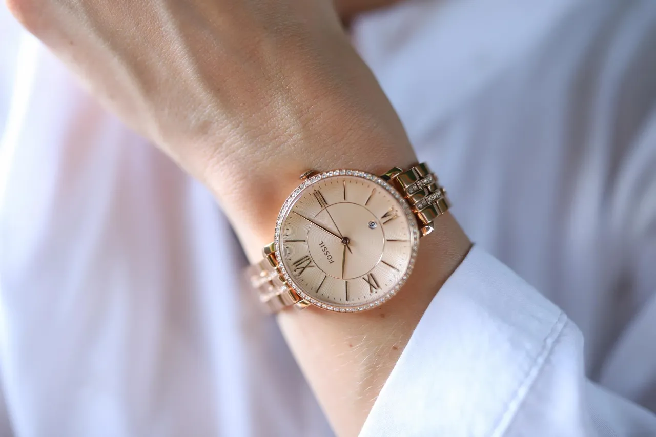 Fossil zegarek damski złoty – modele, które zachwycą każdą kobietę