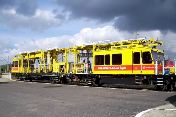 Jak energetyka kolejowa napędza polskie pociągi? Fakty i mity