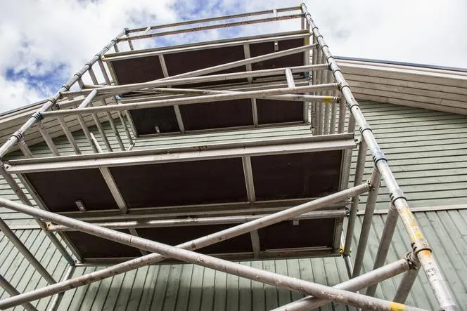 Skąd wzięła się nazwa rusztowanie warszawskie? Mroczna historia budowlana, która Was zaskoczy