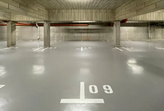 Jaki cement na posadkę w garażu? klucz do trwałej i funkcjonalnej podłogi