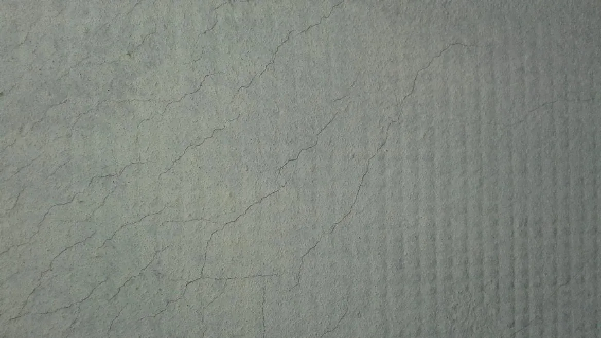 Dlaczego pęka klej na elewacji? Oto najczęstsze przyczyny i rozwiązania