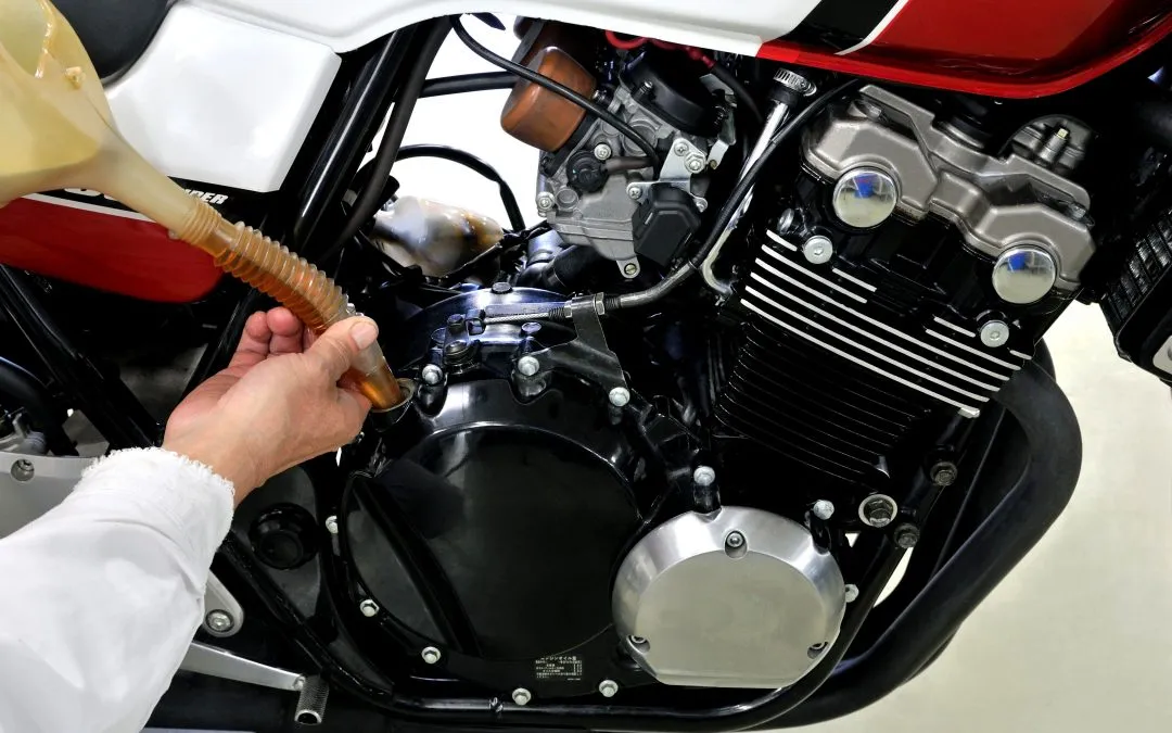 MOTUL 3000 20W50 – idealny olej do motocykli, który chroni silnik MOTUL 3000 20W50 – idealny olej do motocykli, który chroni silnik