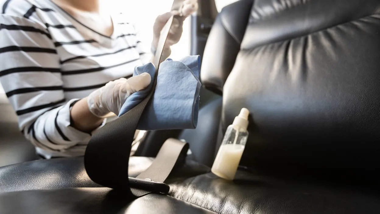 Jak prać pasy bezpieczeństwa, aby uniknąć brudu i plam?