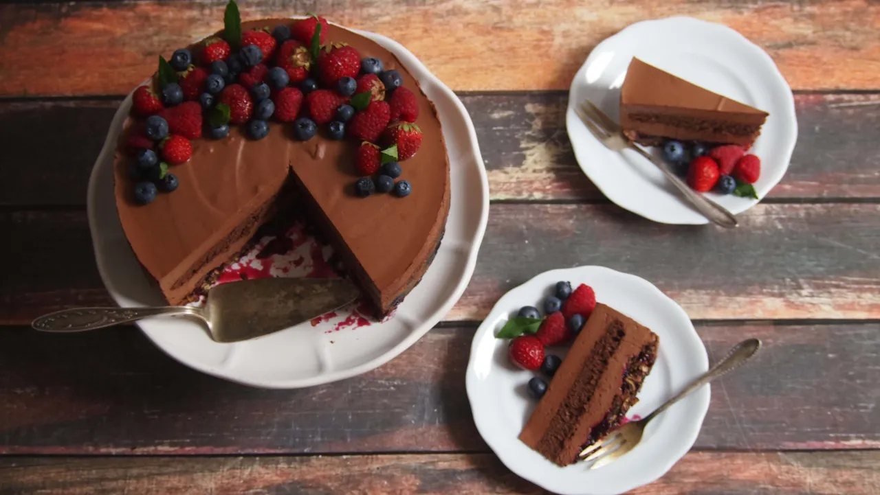 Jak zrobić tort czekoladowy – prosty przepis na pyszny deser