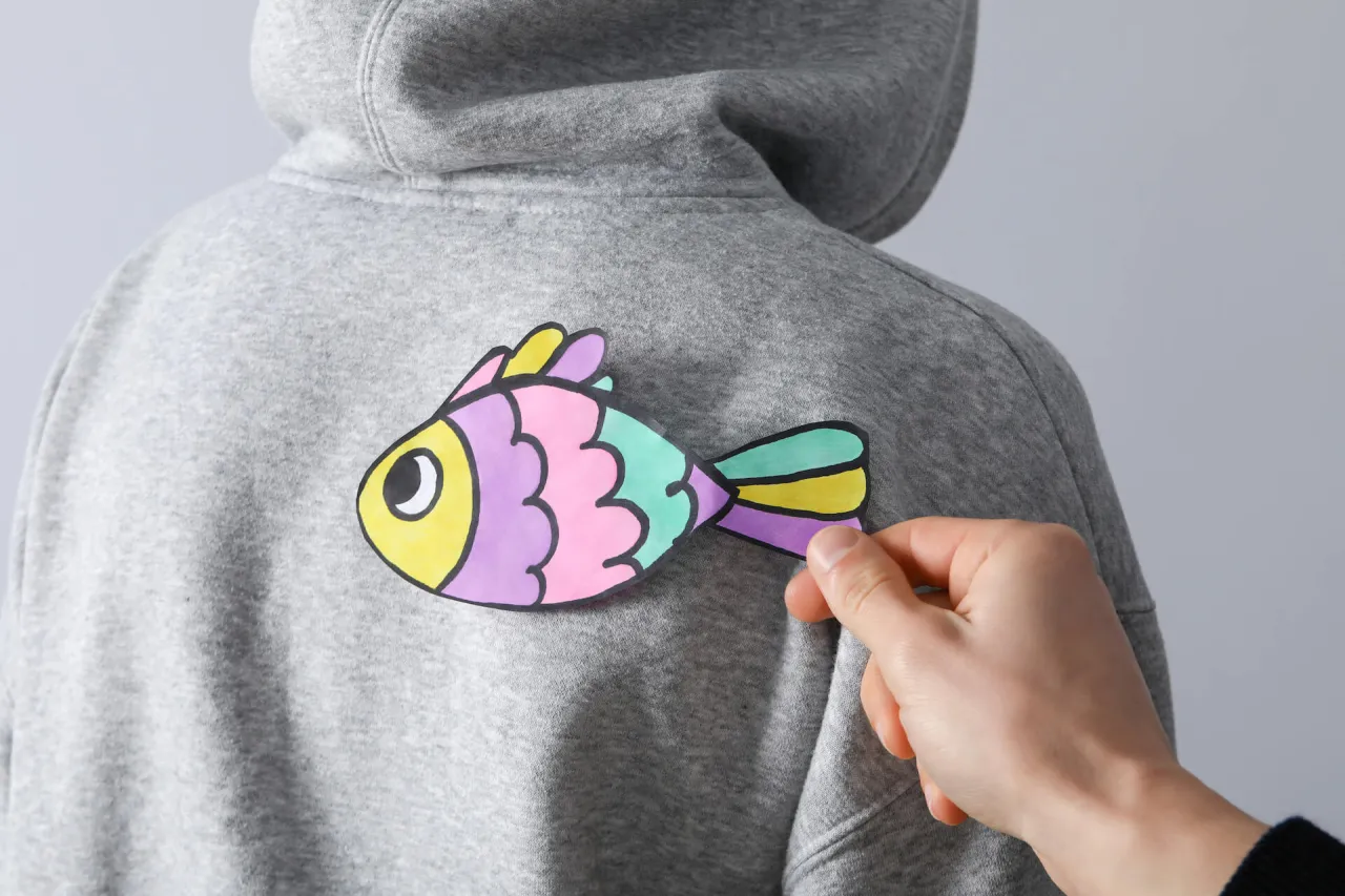 Jak zrobić nadruk na bluzie - proste metody, które musisz znać