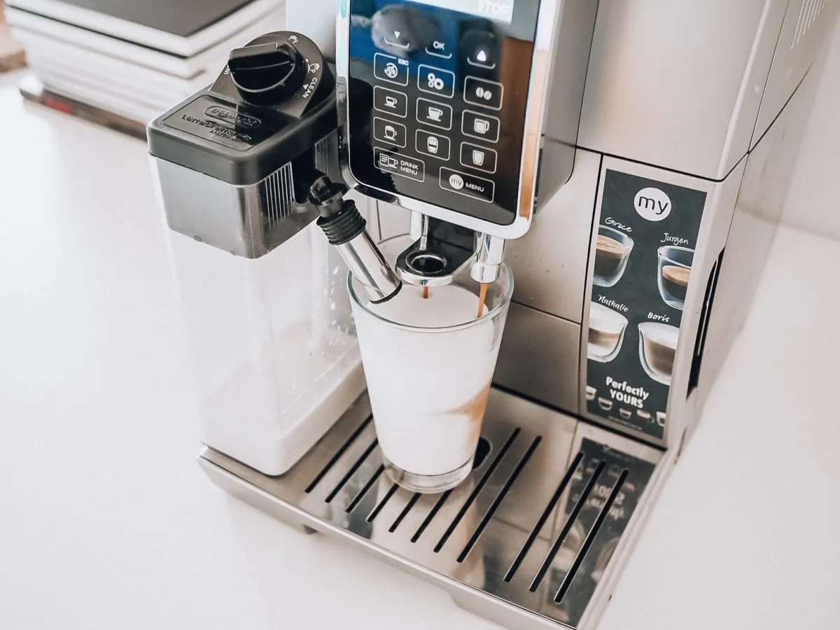 Jak wyczyścić ekspres do kawy De’Longhi, aby uniknąć awarii i smaku kawy