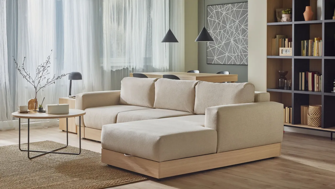 Jakie dodatki do beżowej kanapy, aby stworzyć przytulne wnętrze?