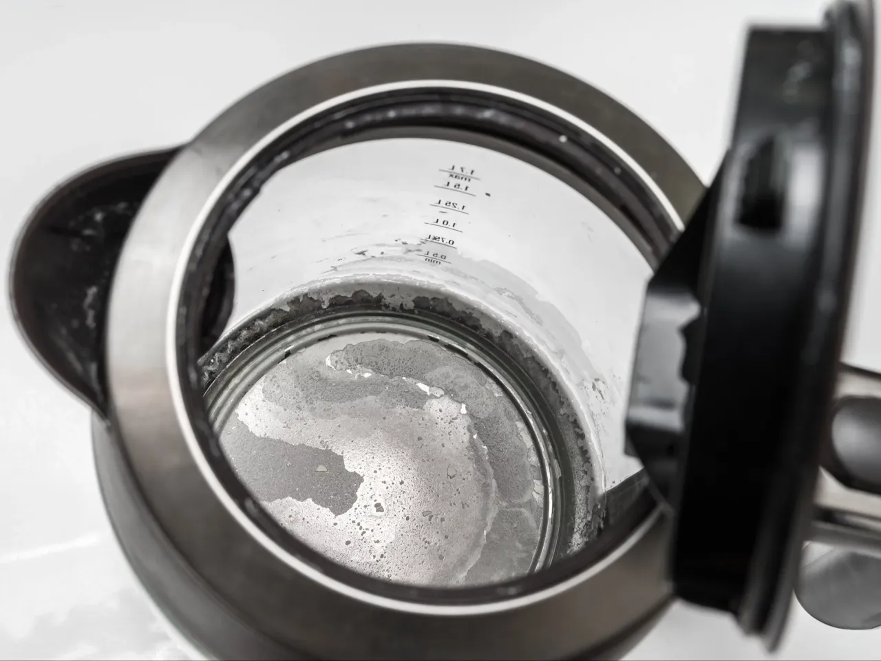 Jak odkamienić czajnik coca cola i pozbyć się kamienia skutecznie