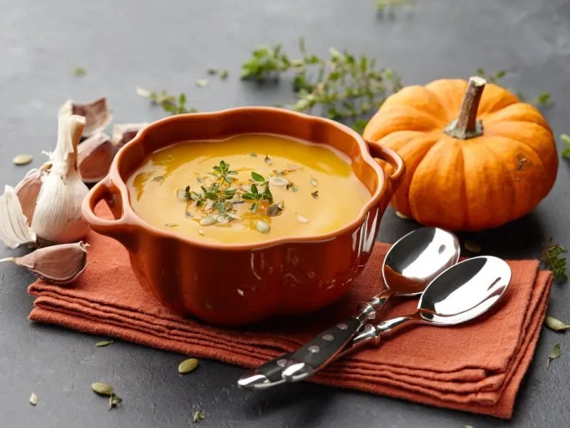 Najlepsze zupy na przeziębienie, które naprawdę pomagają w powrocie do zdrowia