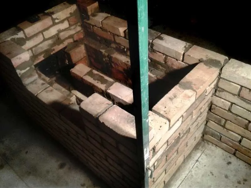 Jak zbudować piec z cegły szamotowej – uniknij najczęstszych błędów