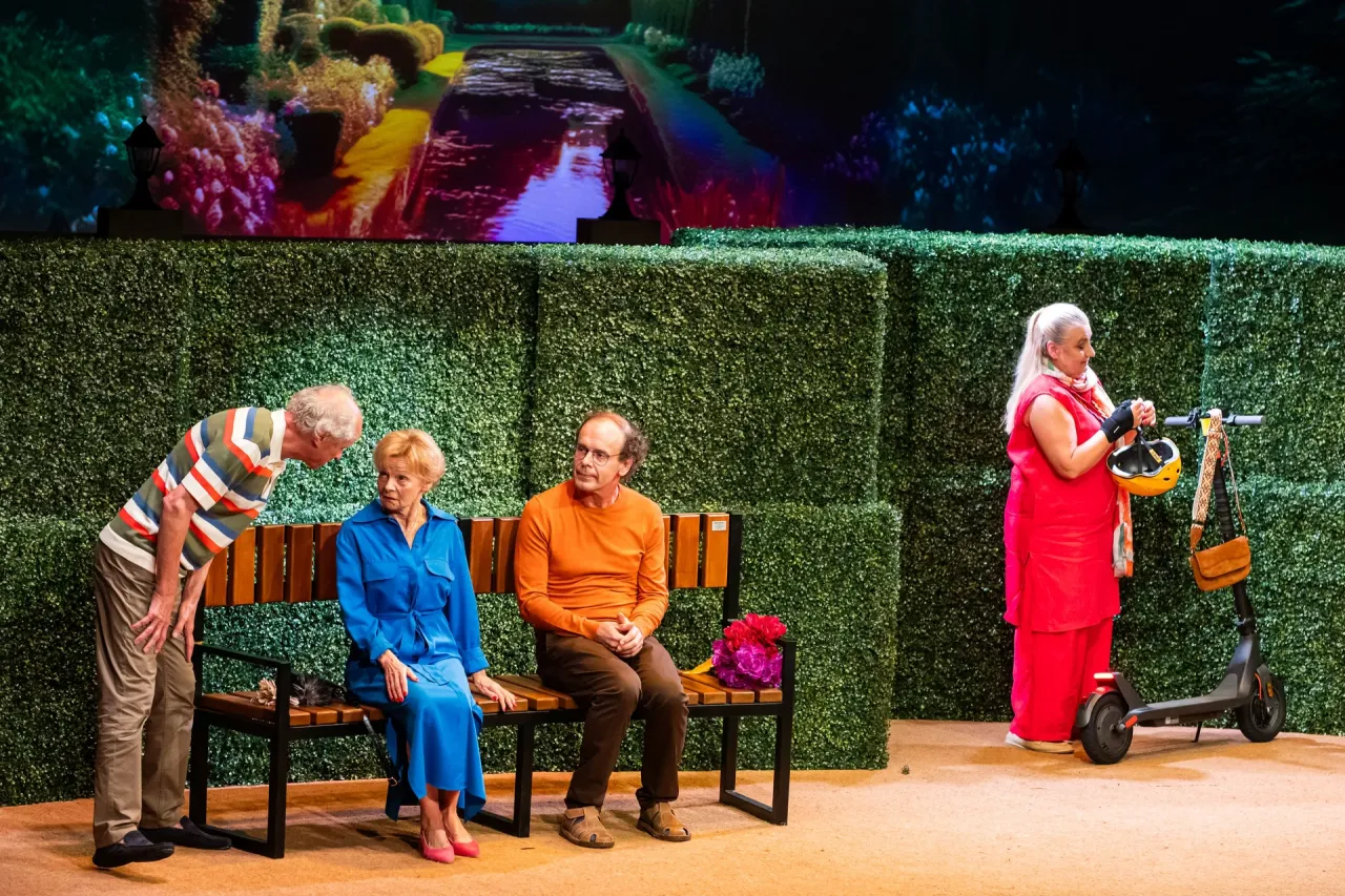 Teatr Kwadrat Warszawa Repertuar - Co grają - Bilety i dojazd