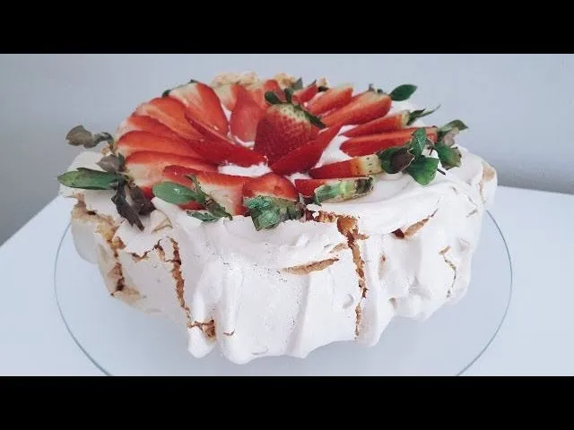 Przepis na ciasto pavlova, które zawsze się udaje i zachwyca smakiem