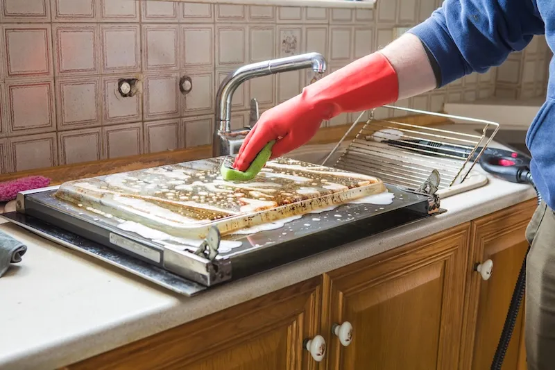 Jak czyścić blachę z piekarnika - skuteczne metody na trudne zabrudzenia