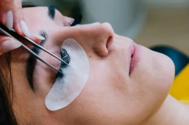 Czy laminowane rzęsy można malować? Oto, co musisz wiedzieć