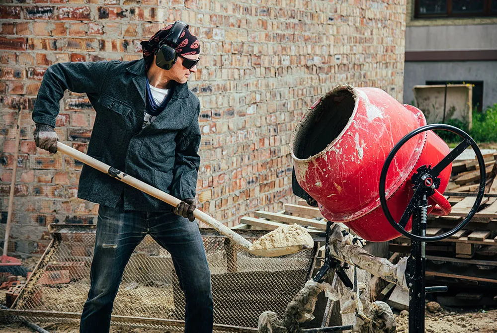 Ile cementu na betoniarkę 200 litrów? Sprawdź, aby nie przepłacić