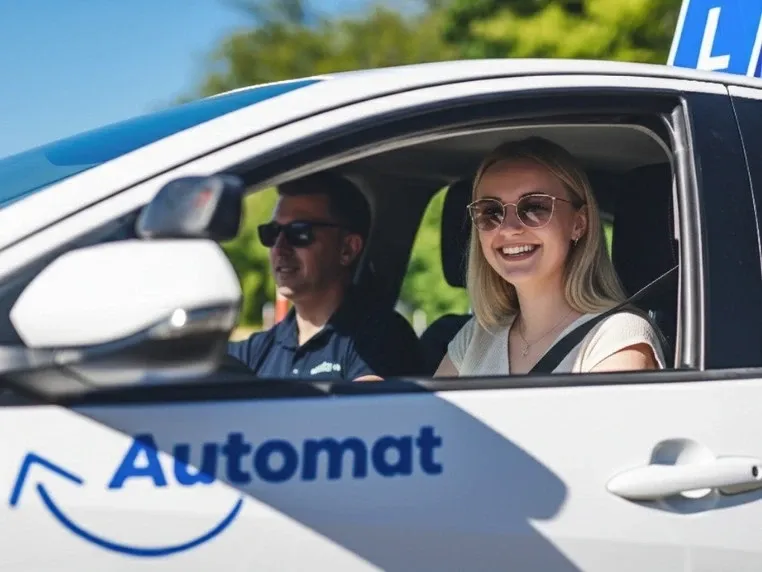 Młody kierowca: samodzielna jazda? Przepisy 2026 i okres próbny