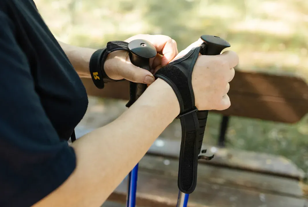 Jakie końcówki do kijków na asfalt zapewnią komfort i bezpieczeństwo?