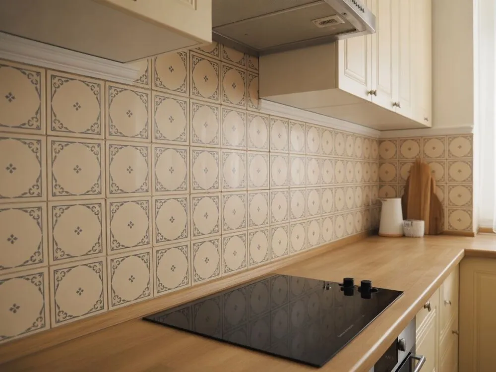 Jak odnowić kafelki w kuchni tanio i skutecznie bez remontu