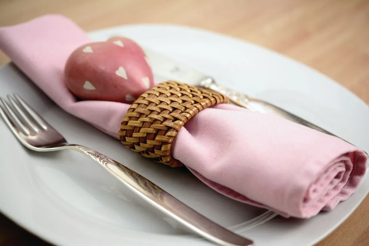 Jak zrobić dekoracyjne obrączki na serwetki - proste i kreatywne pomysły