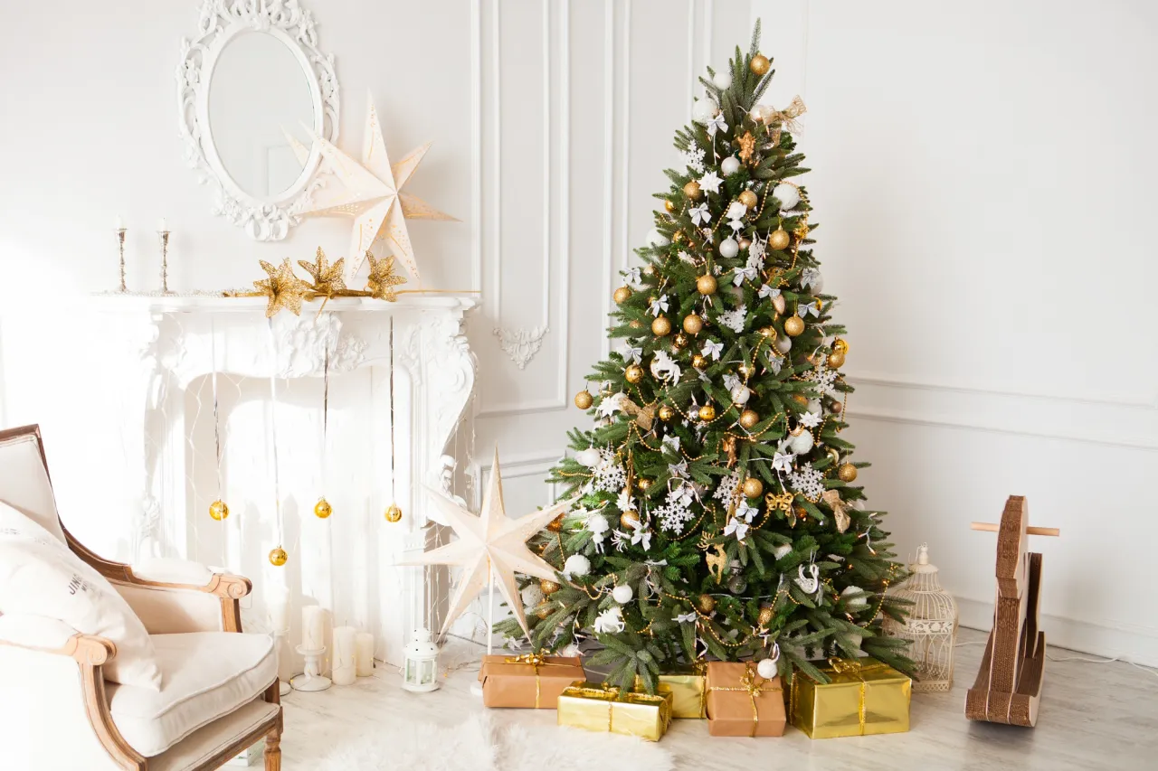 Złoto-biała czy złoto-niebieska: wybierz swoją stylową choinkę!