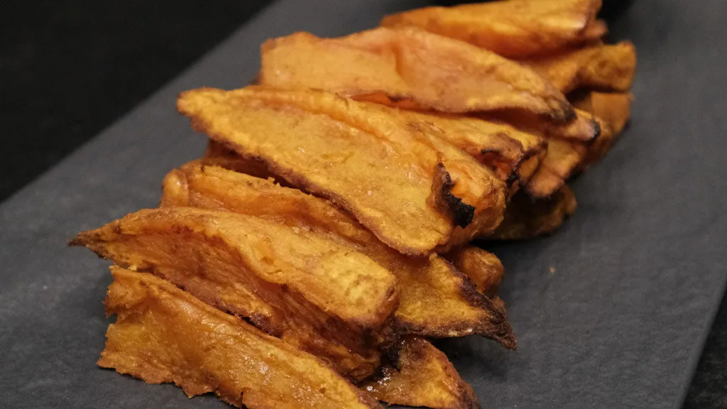 Ile piec frytki z batatów, aby były chrupiące i pyszne?