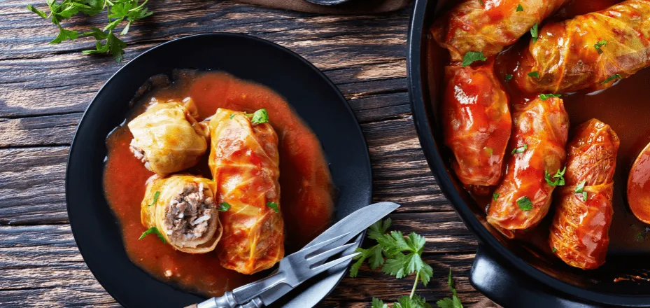 Jak przyprawić farsz do gołąbków? Sekrety tradycji i smaku