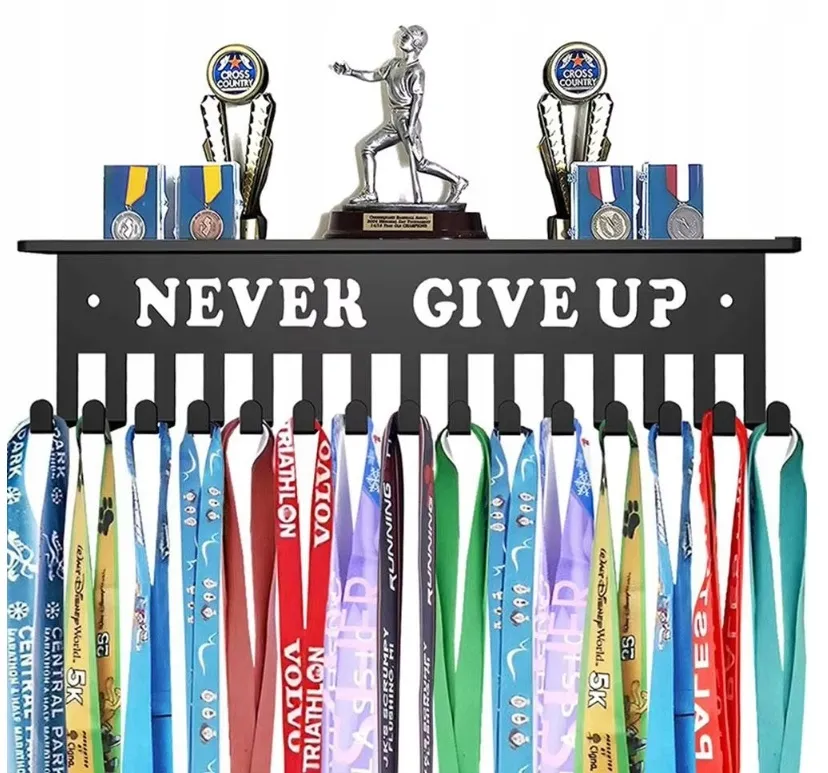 Dlaczego półka na medale jest niezbędna dla każdego sportowca?