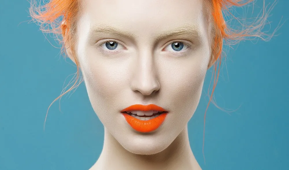 Jak zmienić bladą cerę na zdrową i promienną w prostych krokach