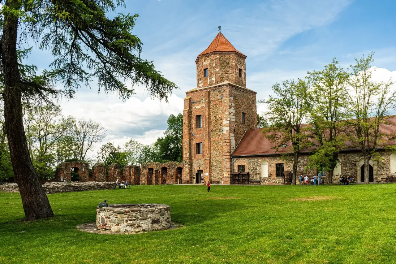 Zamek w Toszku: Co kryją mury? Historia, legendy, zwiedzanie Zamek w Toszku: Co kryją mury? Historia, legendy, zwiedzanie