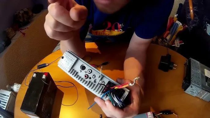 Jak podłączyć radio 12V do instalacji 24V bez ryzyka uszkodzenia