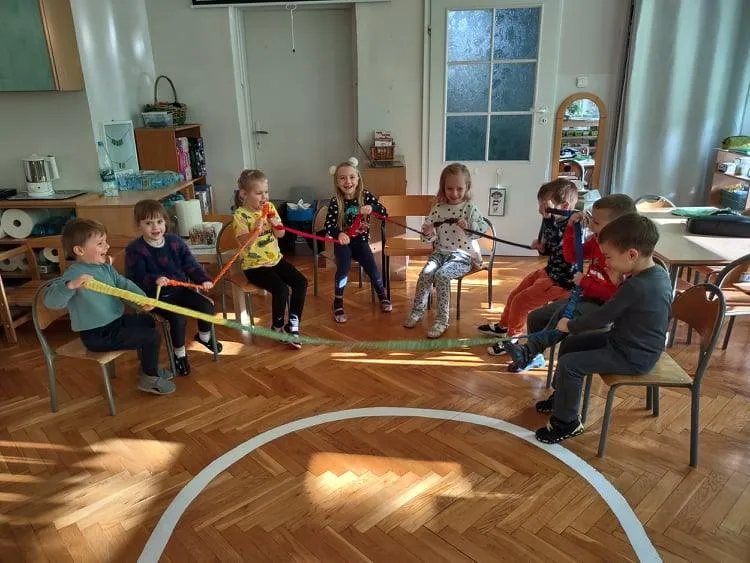 Guma sensoryczna zabawy: jak wprowadzić radość i rozwój w grupie