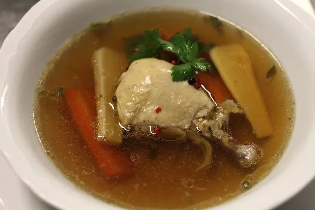 Czy można jeść rosół przy wysokim cholesterolu? Sprawdź, jak to zrobić zdrowo