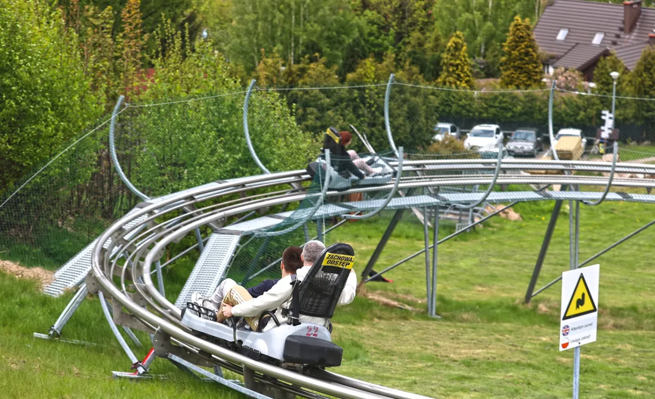 Jakie 5 nieznanych atrakcji kryje Łomnica koło Karpacza? Zobaczmy!