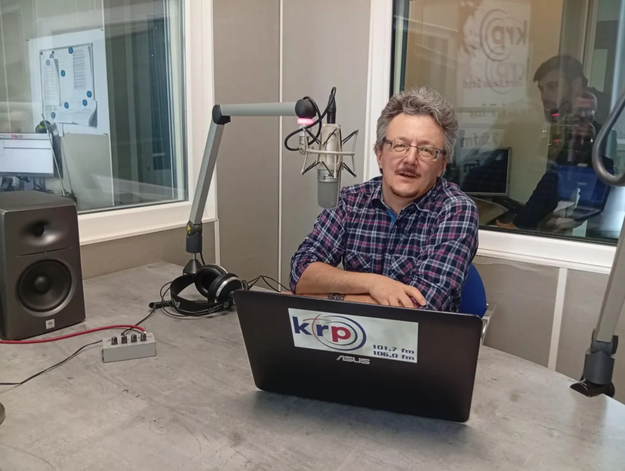 Grzegorz Braun: Kontakt - Gdzie się zgłosić, aby uzyskać informacje?