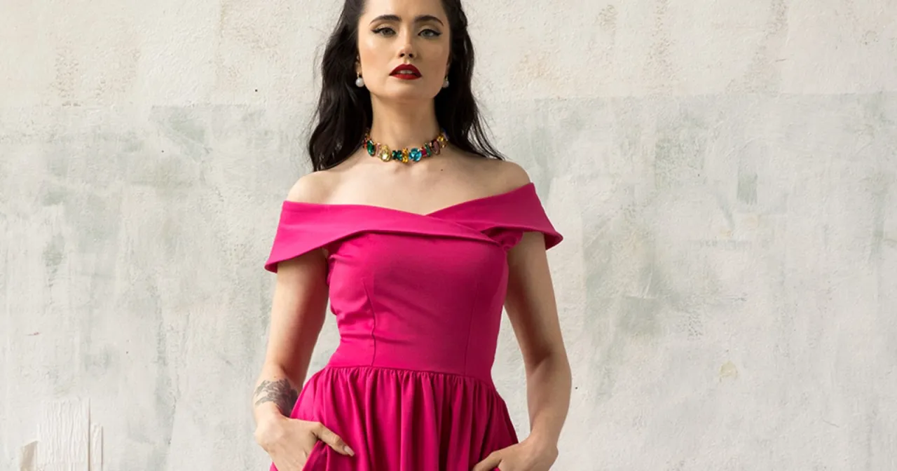 Jaką biżuterię wybrać do fuksjowej sukienki, by wyglądać olśniewająco?