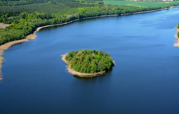 Jezioro Wąsosz - urokliwe miejsce na wędkowanie i relaks w naturze