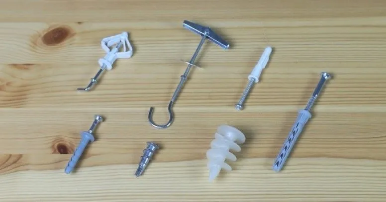 Jakie kołki do półki wybrać, aby uniknąć problemów z montażem?